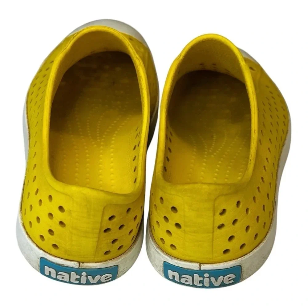 Native‎ Jefferson Yellow shoes. Size J4